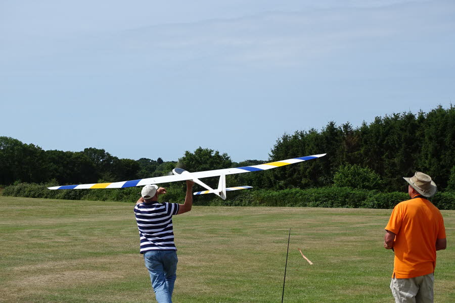 Flat field gliding
